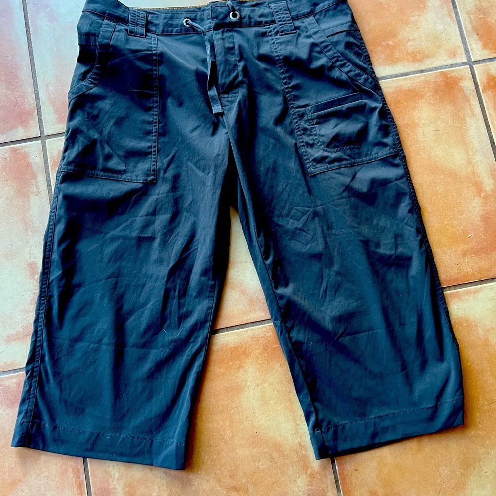 Lucy brand size 6 Capri